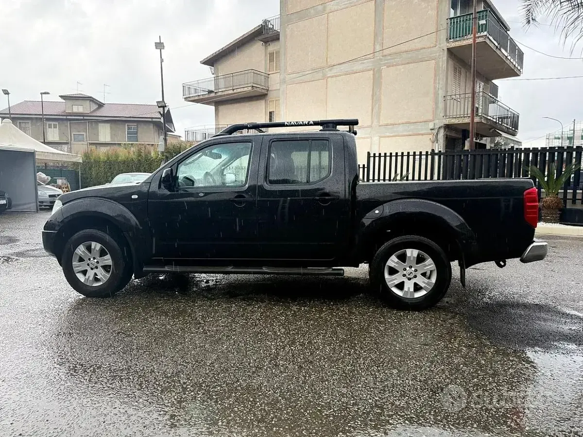 Usata Nissan Navara 171 CV (125 kW) 2006 Grigio Pick-up