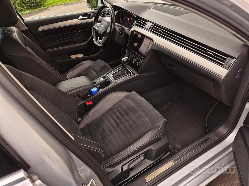 Usata VW Passat 190 CV (139 kW) 2021 Grigio Berlina