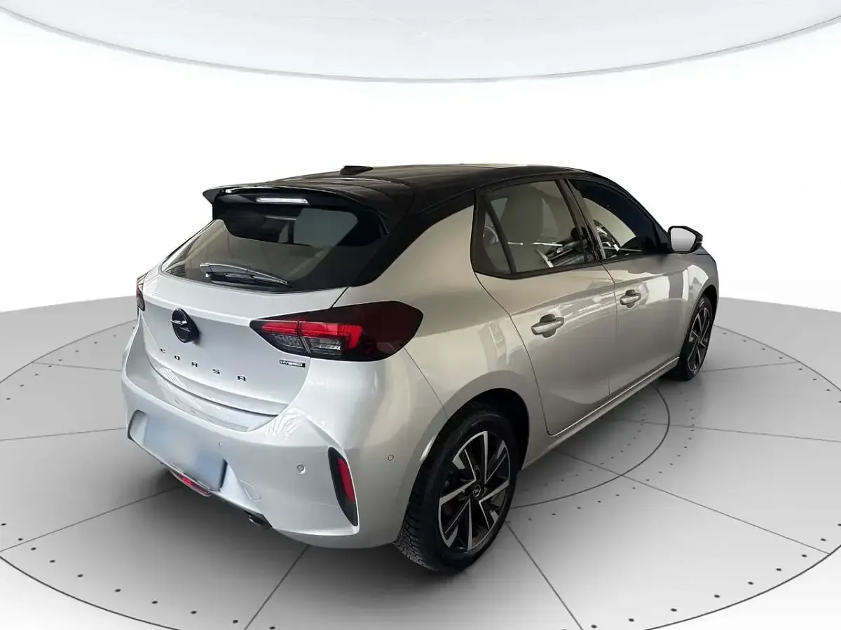 Usata Opel Corsa 101 CV (74 kW) 2025 Argento Utilitaria