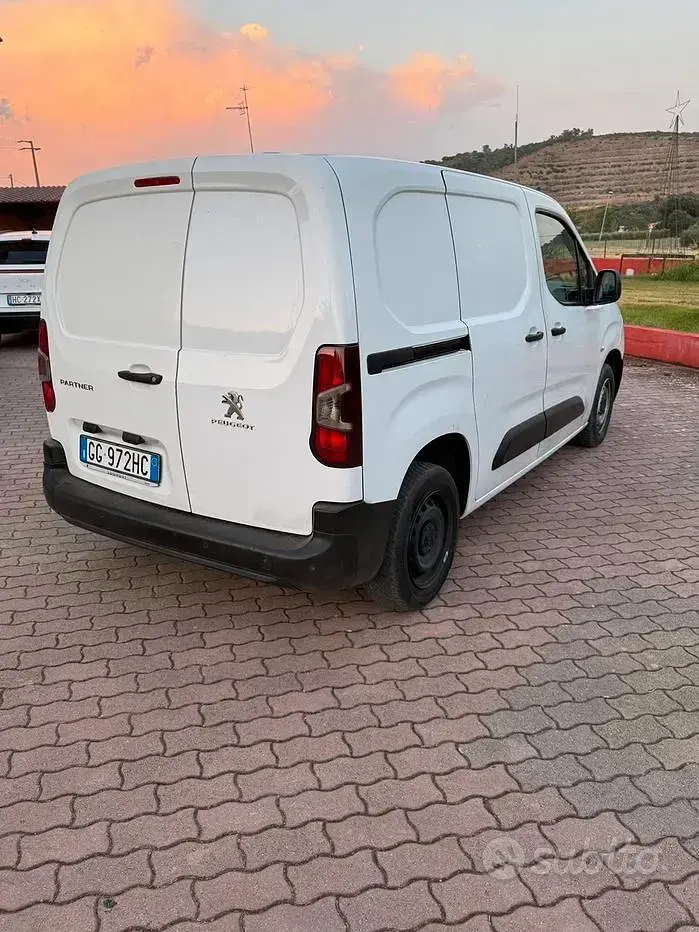 Usata Peugeot Partner 102 CV (75 kW) 2021 Bianco Monovolume