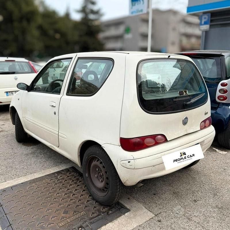 Käytetty Fiat 600 54 HP (39 kW) 2007 Valkoinen Viistoperä