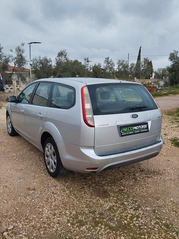 Usata Ford Focus Style 90 CV (66 kW) 2008 Argento Station wagon
