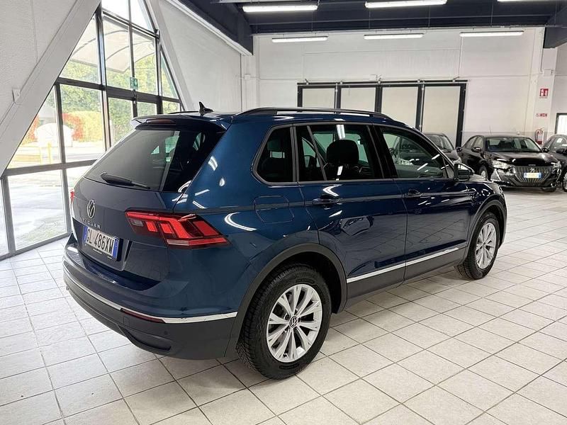 Usata VW Tiguan R-line 150 CV (110 kW) 2023 Verde SUV