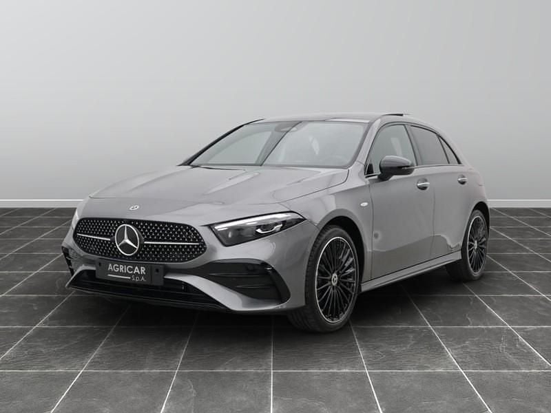 Grigio Nuova 2025 Mercedes A250 AMG Line Premium Tre volumi | 48.800 € (Molto cara) - Immagine 1/4