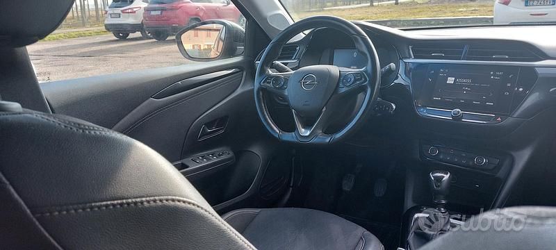 Usata Opel Corsa Elegance 101 CV (74 kW) 2022 Utilitaria