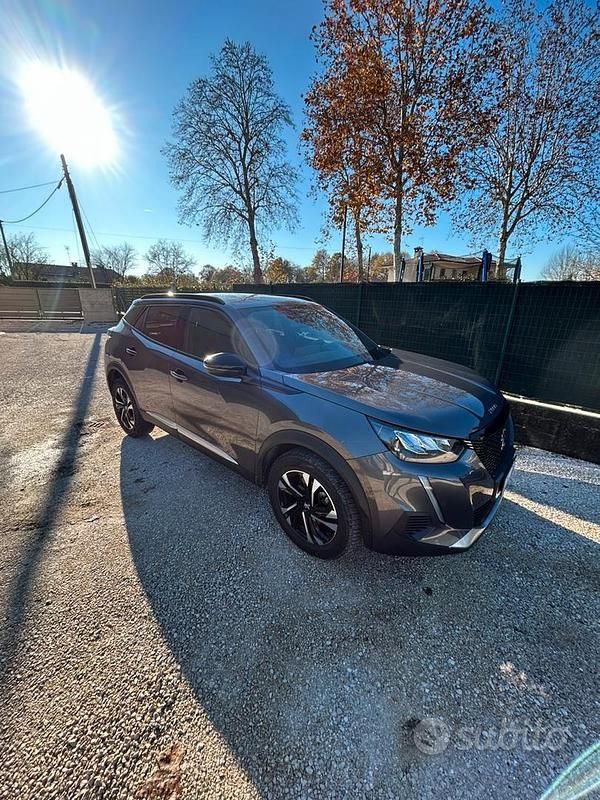Usata Peugeot 2008 Allure 102 CV (75 kW) 2023 Grigio SUV