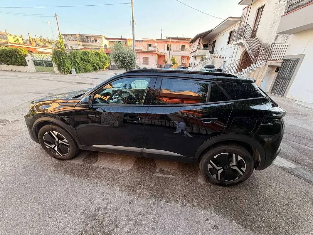Usata Peugeot 2008 Active 102 CV (75 kW) 2024 Nero SUV