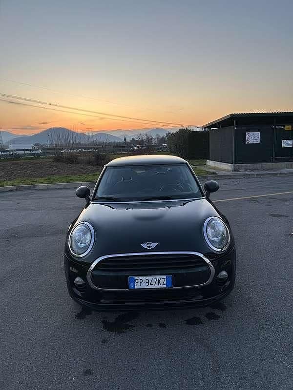 Usata Mini ONE 75 CV (55 kW) 2018 Nero Utilitaria