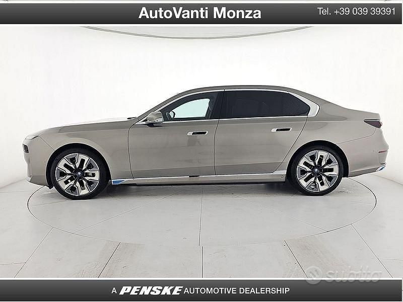 Usata BMW i7 Comfort Edition 400 kW (544 CV) 2022 Grigio Berlina