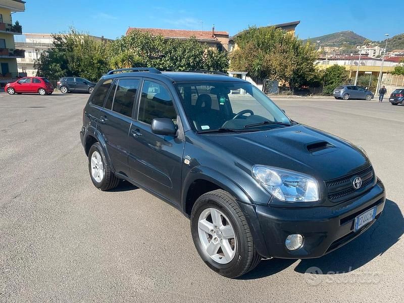 Grigio Usata 2006 Toyota RAV4 Luxury SUV | 4900 € - Immagine 1/4