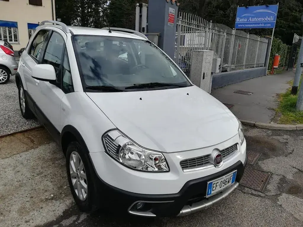 Usata Fiat Sedici 119 CV (87 kW) 2011 Bianco SUV