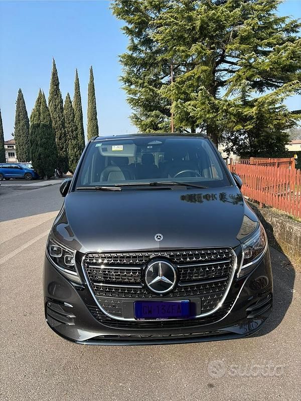 Usata Mercedes V250 Avantgarde 2023 Grigio Monovolume