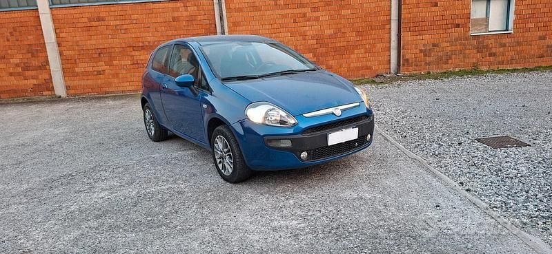 Usata Fiat Grande Punto 70 CV (51 kW) 2012 Blu Utilitaria
