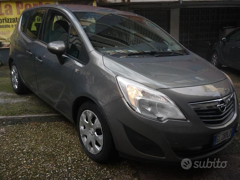 Usata Opel Meriva Cosmo 100 CV (73 kW) 2012 Grigio Monovolume