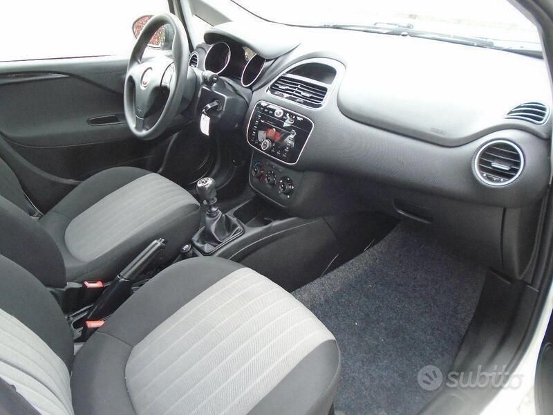 Usata Fiat Punto Street 77 CV (56 kW) 2017 Bianco Utilitaria