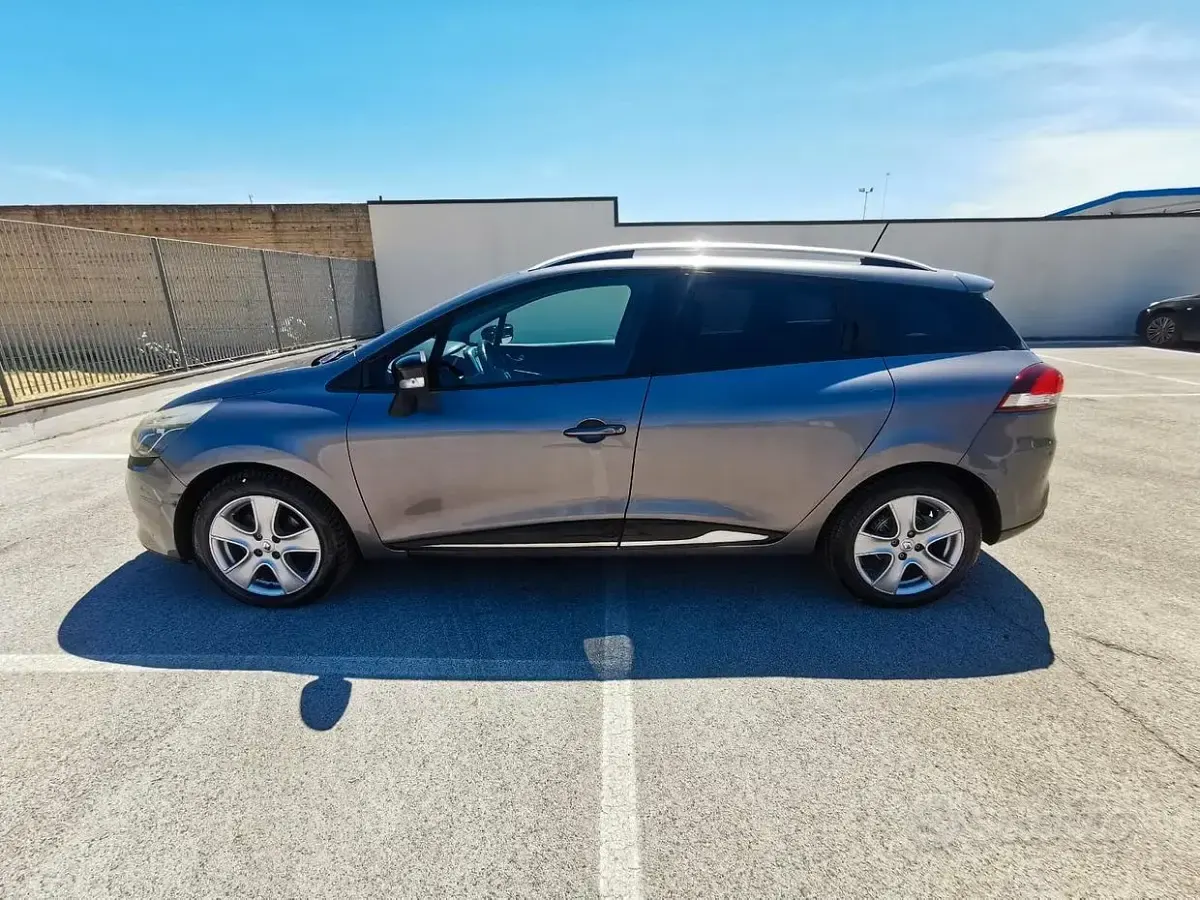 Usata Renault Clio GrandTour Zen 75 CV (55 kW) 2016 Grigio Station wagon