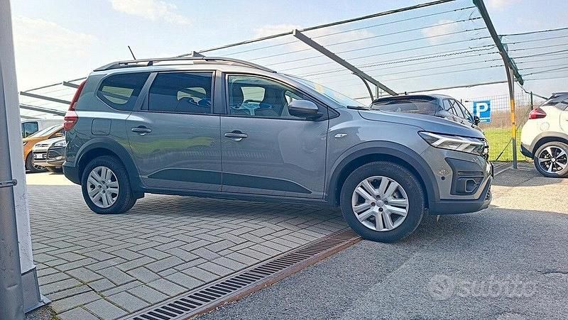 Usata Dacia Jogger Expression 94 CV (69 kW) 2024 Grigio Monovolume