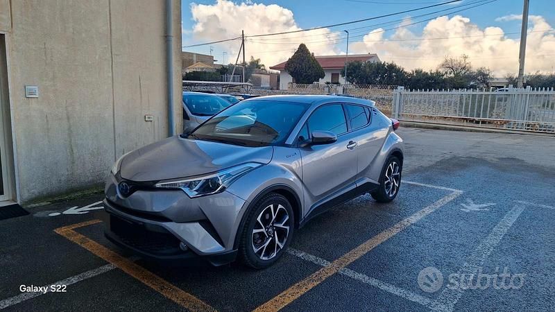 Second-hand Toyota C-HR 98 CP (72 kW) 2019 Gri SUV