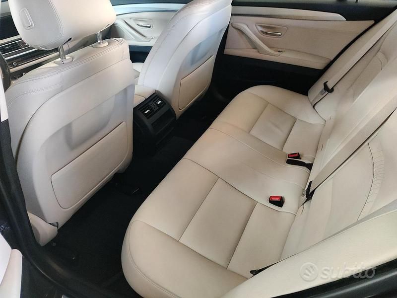 Usata BMW 520 Luxury Line 190 CV (139 kW) 2015 Grigio Station wagon