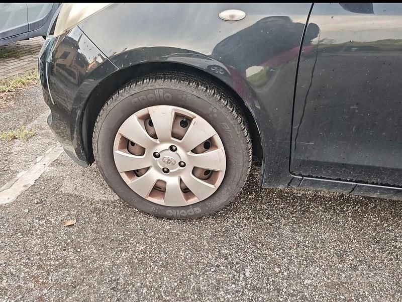 Usata Toyota Yaris 87 CV (63 kW) 2006 Nero Berlina