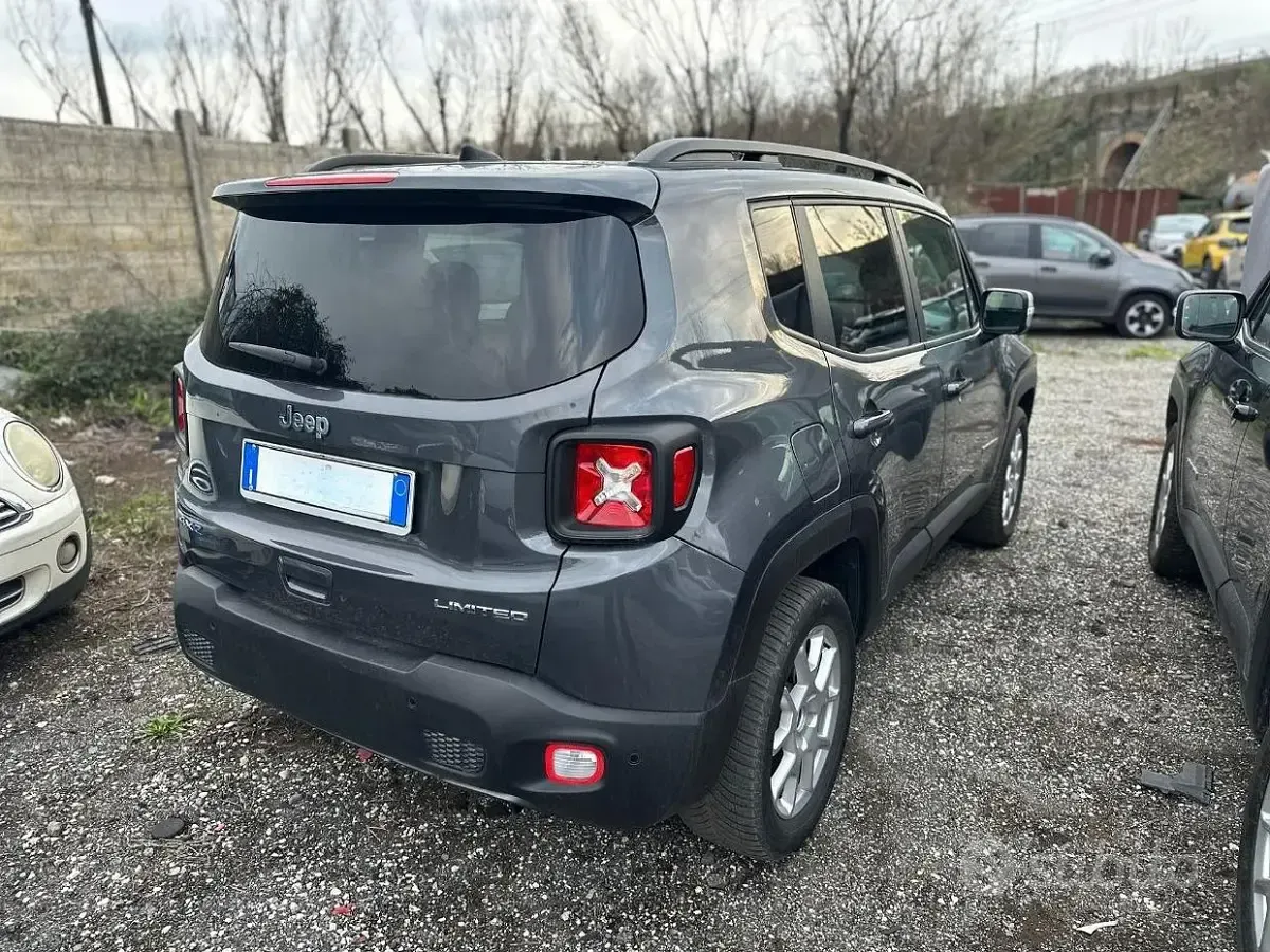 Usata Jeep Renegade Limited 131 CV (96 kW) 2022 Graphite gray SUV