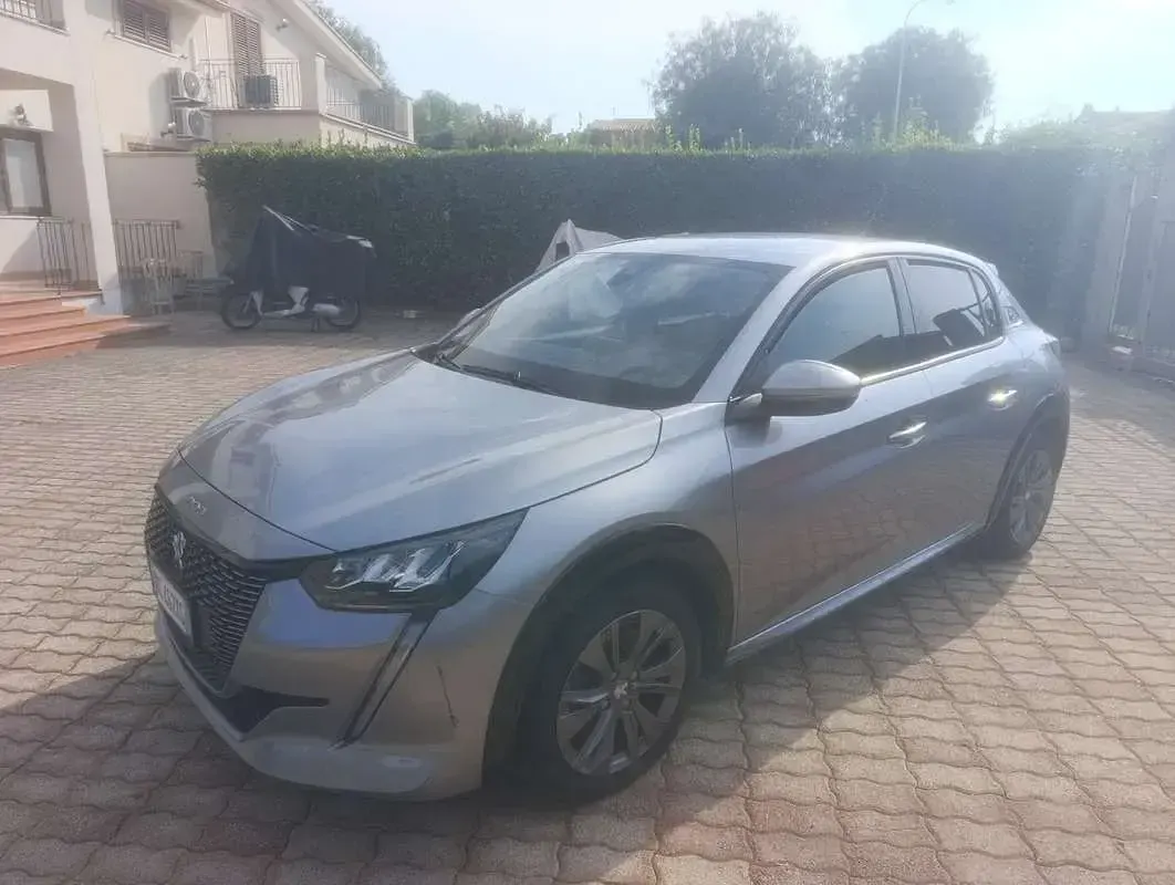 Usata Peugeot e-208 Allure 56 kW (77 CV) 2021 Utilitaria