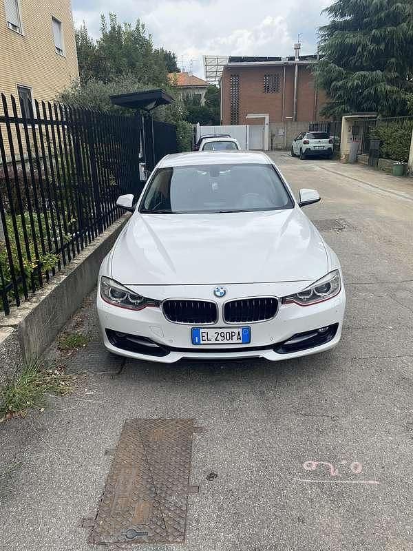 Usata BMW 318 Sport Line 143 CV (105 kW) 2012 Berlina