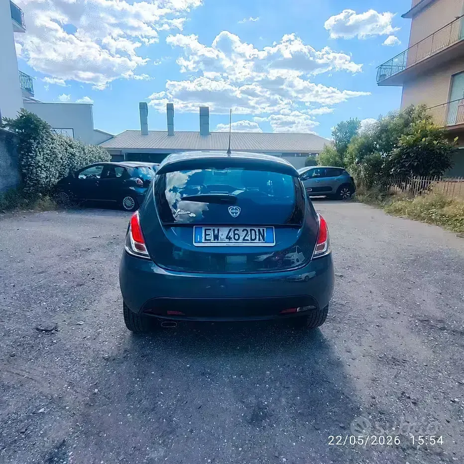 Usata Lancia Ypsilon Silver 69 CV (50 kW) 2015 Grigio Utilitaria