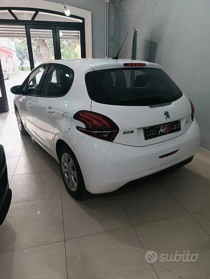 Usata Peugeot 208 Active 68 CV (50 kW) 2018 Bianco Utilitaria