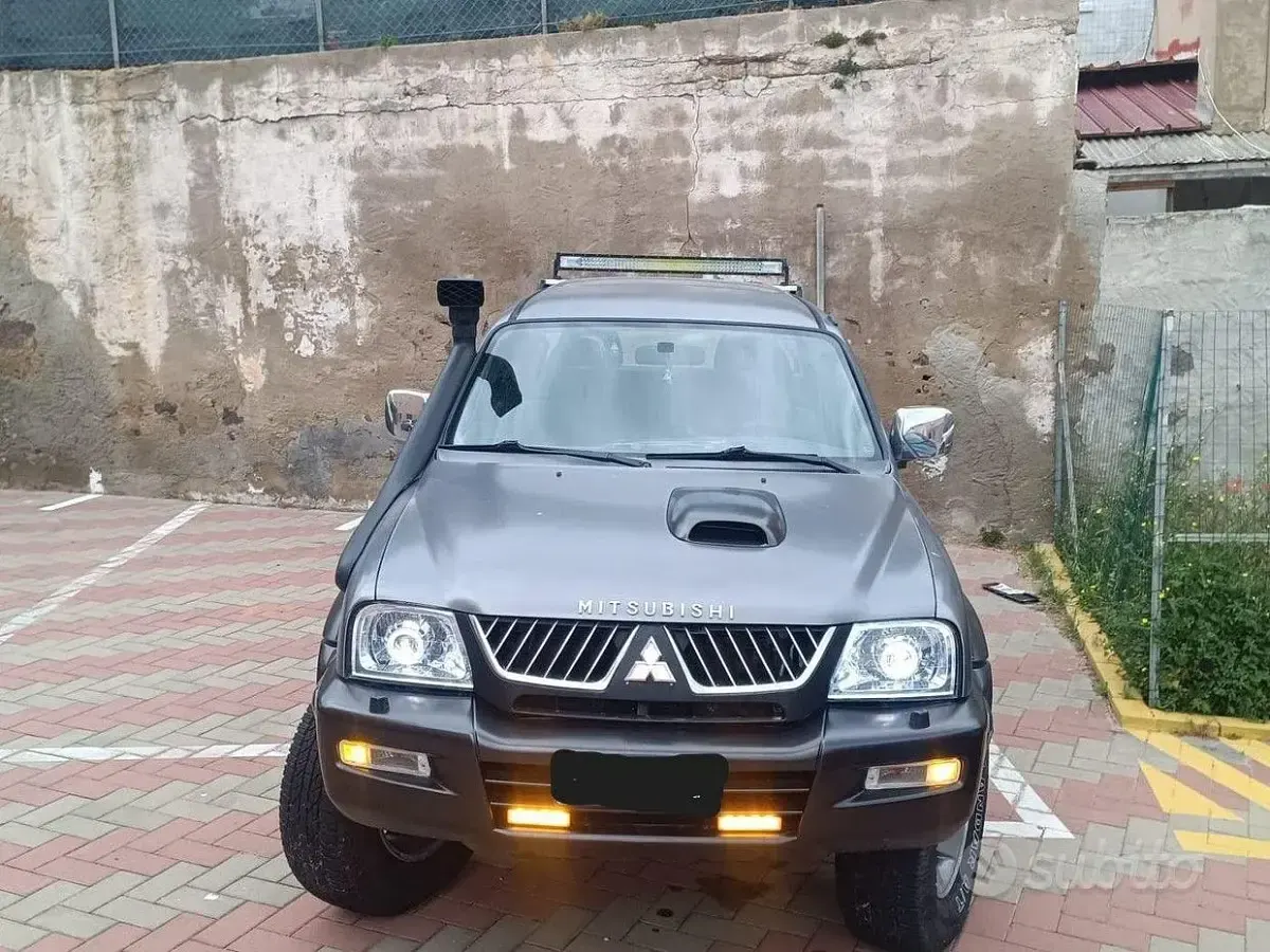 Usata Mitsubishi L200 115 CV (84 kW) 2004 Grigio Pick-up