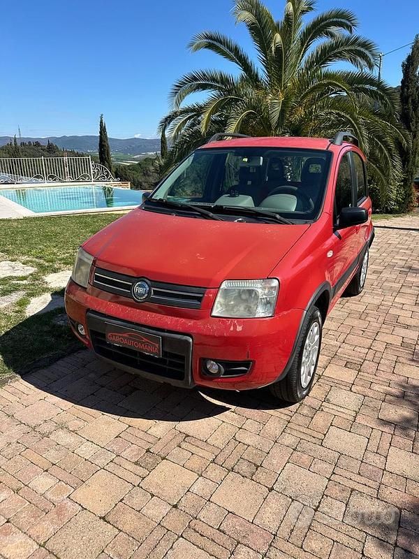 Usata Fiat Panda 4x4 Climbing 60 CV (44 kW) 2011 Rosso Utilitaria
