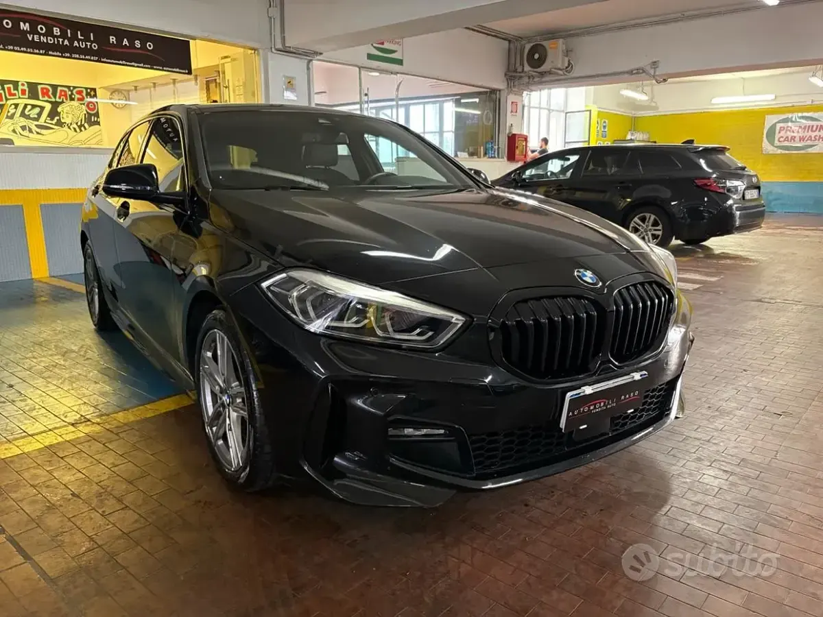 Usata BMW 116 M Sport 116 CV (85 kW) 2022 Nero Utilitaria