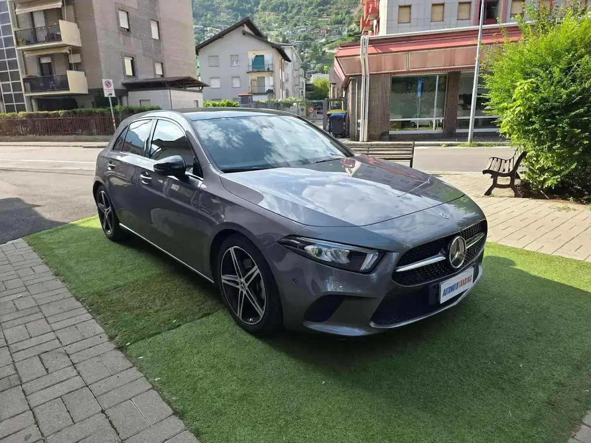 Usata Mercedes A200 150 CV (110 kW) 2019 Grigio Berlina