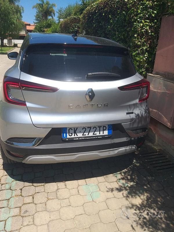 Usata Renault Captur 145 CV (106 kW) 2022 Grigio SUV