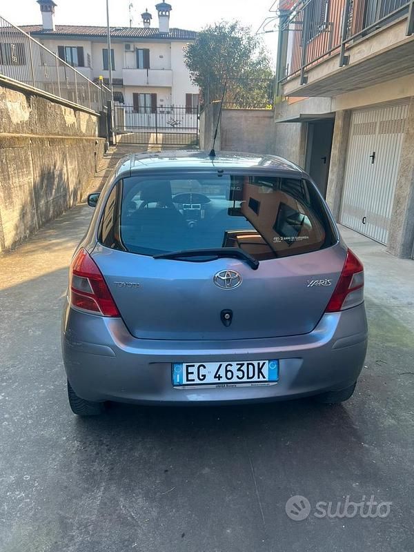 Usata Toyota Yaris 69 CV (50 kW) 2010 Utilitaria