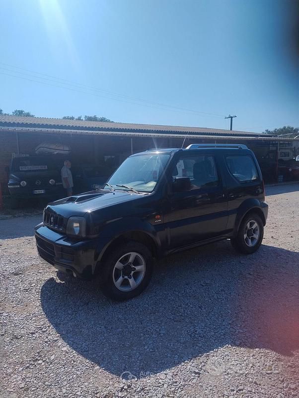 Second-hand Suzuki Jimny 86 CP (63 kW) 2007 Negru SUV