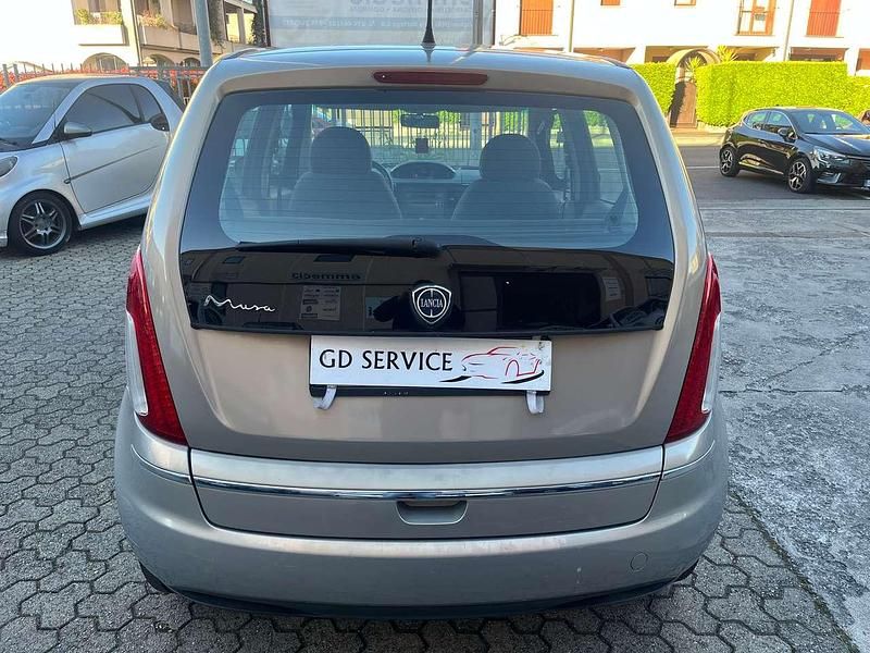 Usata Lancia Musa 95 CV (69 kW) 2012 Beige Monovolume