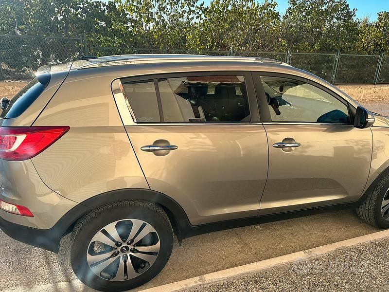 Grigio Usata 2012 Kia Sportage SUV | 8500 € (Cara) - Immagine 1/4