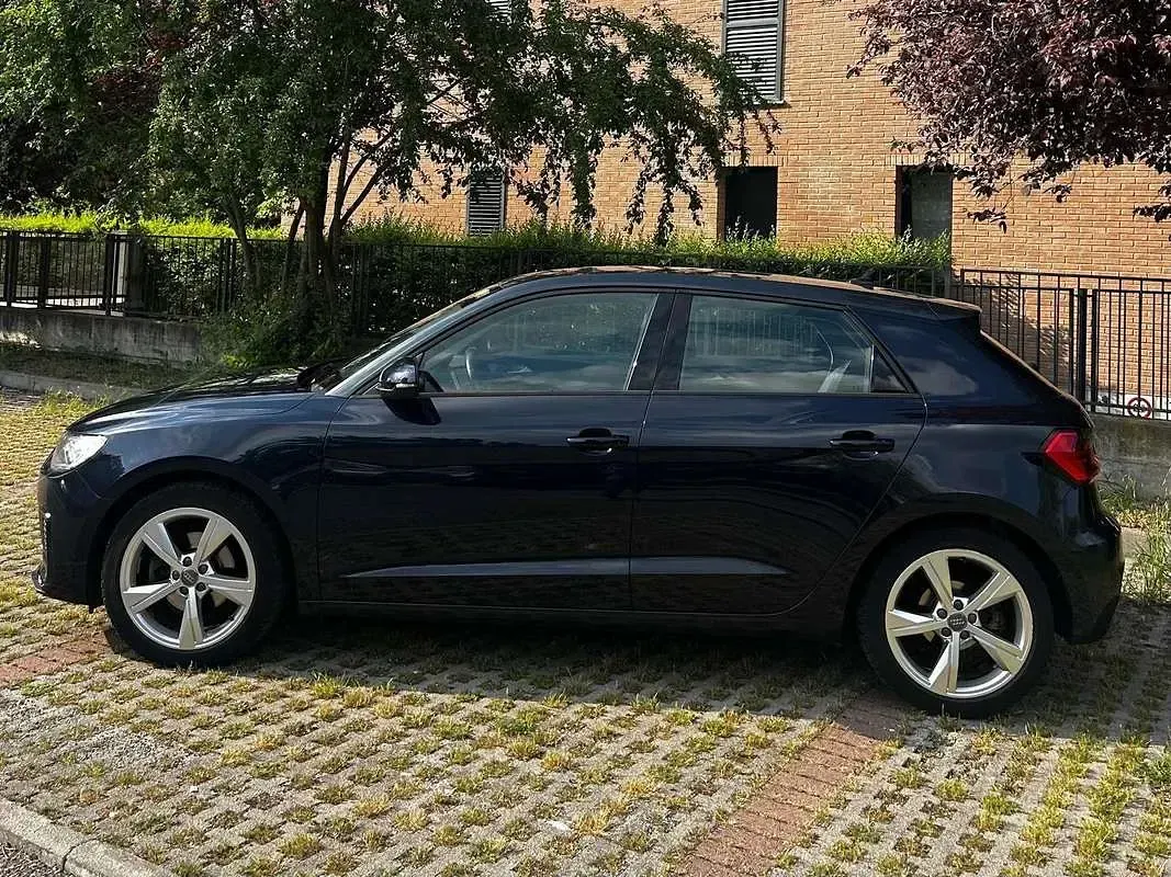 Käytetty Audi A1 Sportback Admired 116 HP (85 kW) 2019 Sininen Viistoperä