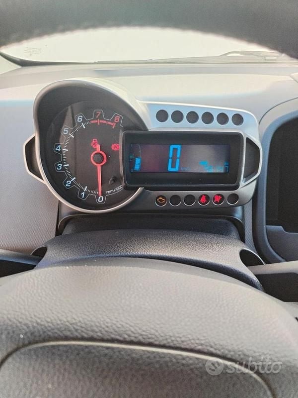 Usata Chevrolet Aveo LS 70 CV (51 kW) 2012 Nero Berlina