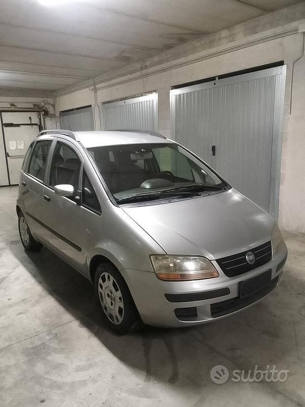 Usata Fiat Idea 70 CV (51 kW) 2005 Grigio Monovolume