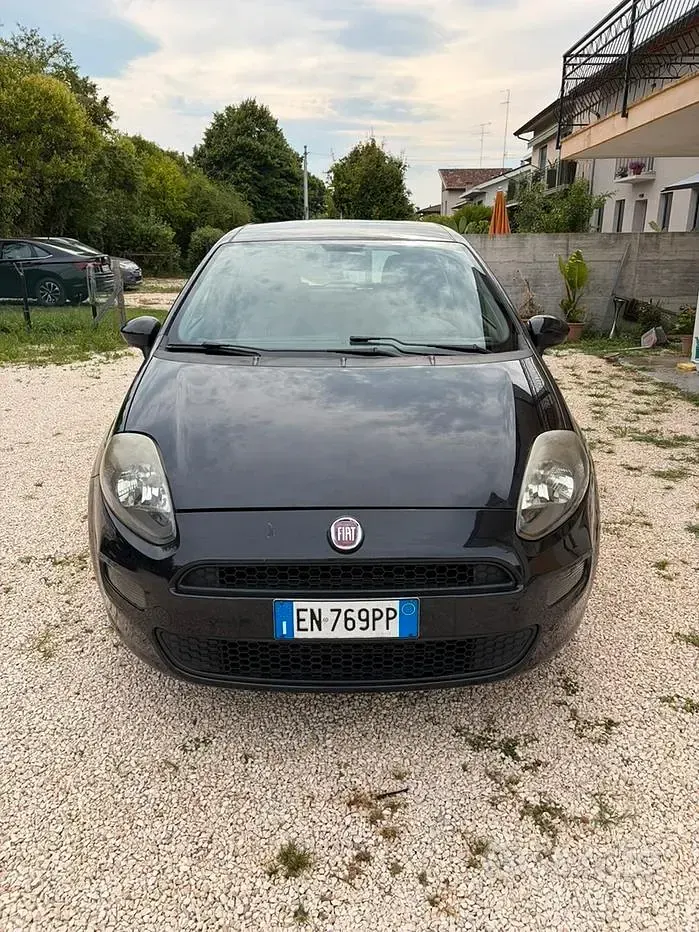 Usata Fiat Grande Punto 95 CV (69 kW) 2012 Nero Utilitaria