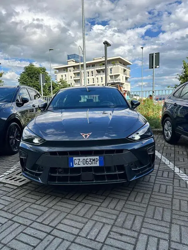 Usata Cupra Leon 150 CV (110 kW) 2025 Nero metallizzato Berlina