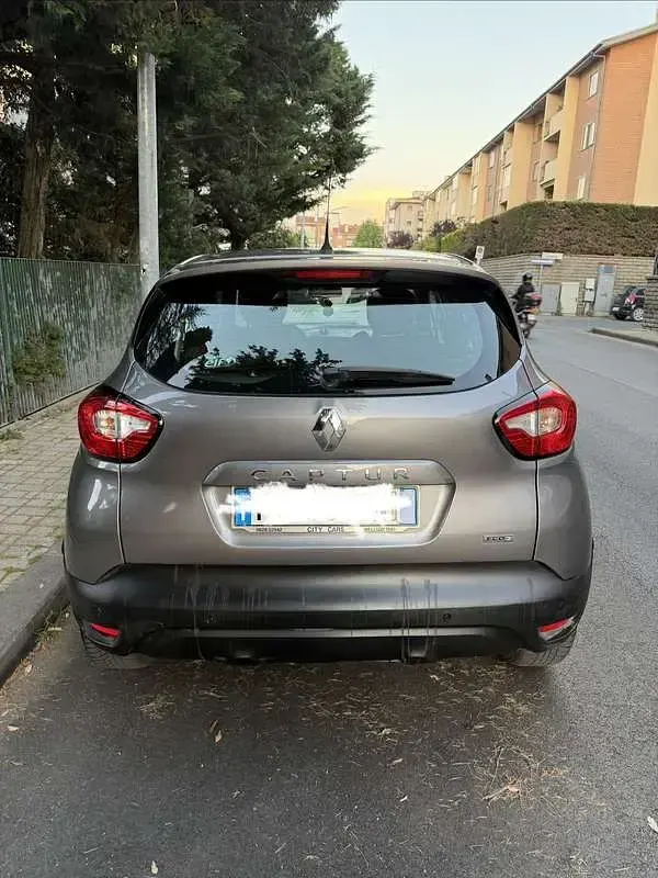 Usata Renault Captur Zen 90 CV (66 kW) 2016 Grigio SUV