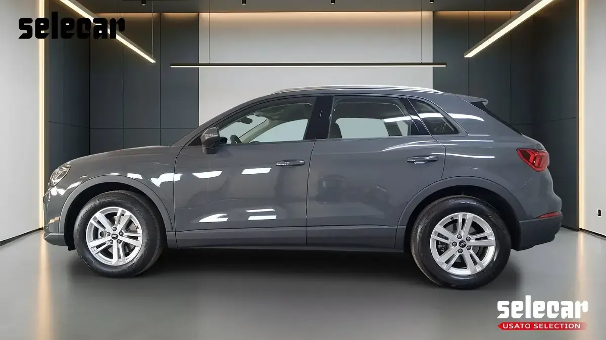 Usata Audi Q3 Business 150 CV (110 kW) 2024 9j grigio antracite metallizza SUV