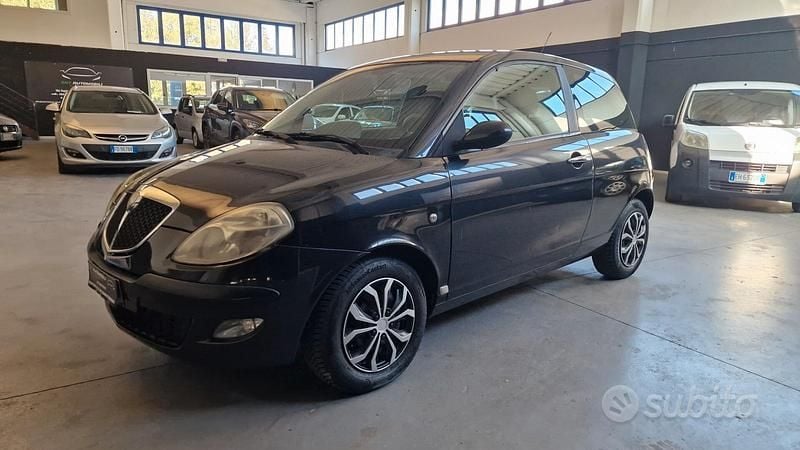 Usata Lancia Ypsilon 60 CV (44 kW) 2005 Grigio Utilitaria