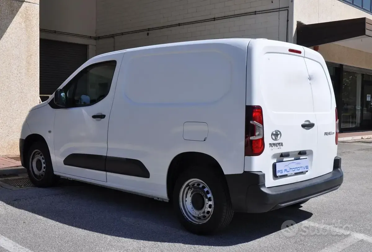 Gebraucht Toyota Proace City Active 75 PS (55 kW) 2021 Weiß Van / Kleinbus