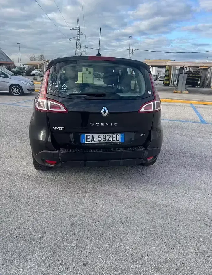 Usata Renault Scénic Dynamique 110 CV (80 kW) 2010 Nero Monovolume