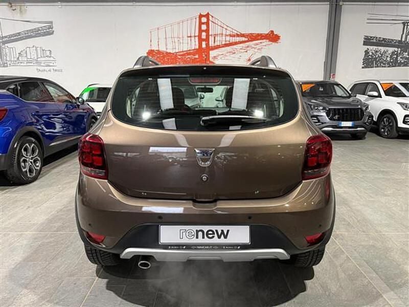Usata Dacia Sandero Acces 101 CV (74 kW) 2020 Marrone Utilitaria