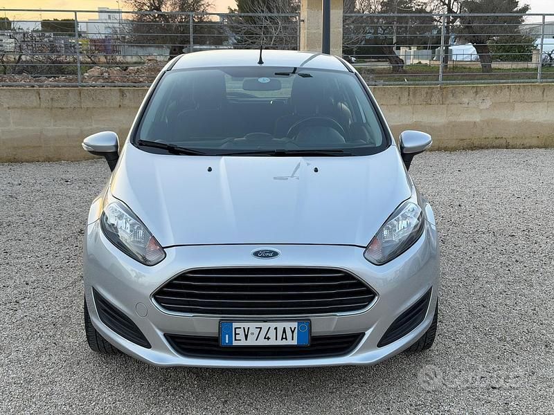 Second-hand Ford Fiesta 96 CP (70 kW) 2014 Gri Berlinǎ